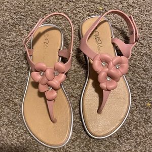 Womans size 5/6 sandle